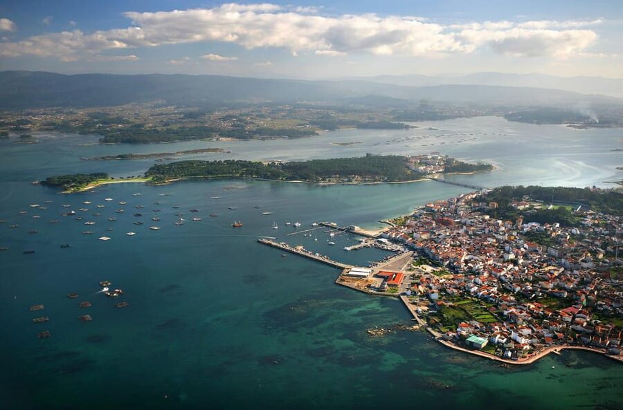 From Santiago: Tour to Rias Baixas with Boat Trip and Winery - Illa da Toxa, soap, hot springs, and shells