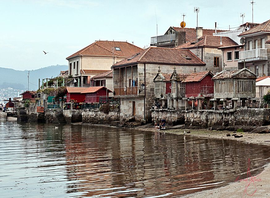 From Santiago: Tour to Rias Baixas with Boat Trip and Winery - What the day feels like in practice