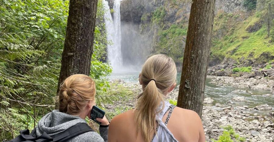 From Seattle: Snoqualmie Falls and Wineries Tour w/ Transfer - Should you book the Snoqualmie Falls and wineries tour?