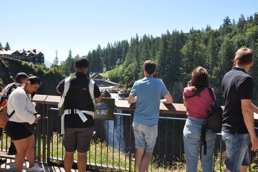 From Seattle: Snoqualmie Falls and Wineries Tour w/ Transfer - The return route can add Seattle highlights