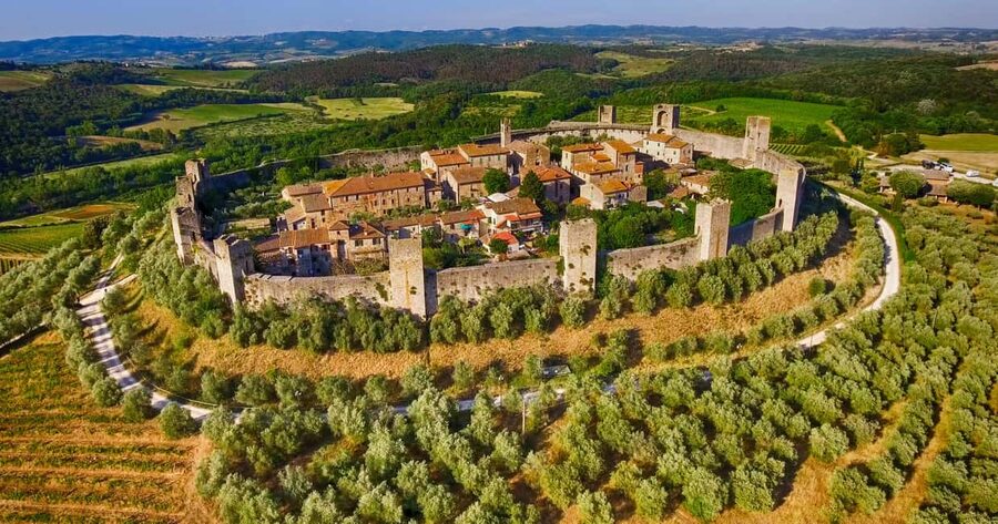 From Siena: Chianti and Castles Tour with Wine Tastings - The guides make a real difference