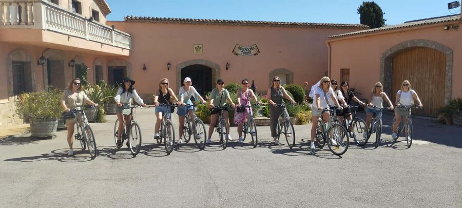 From Sitges: Cycling Tour with Winery visit and Tasting - Cava, local snacks, and the vine-to-bottle story