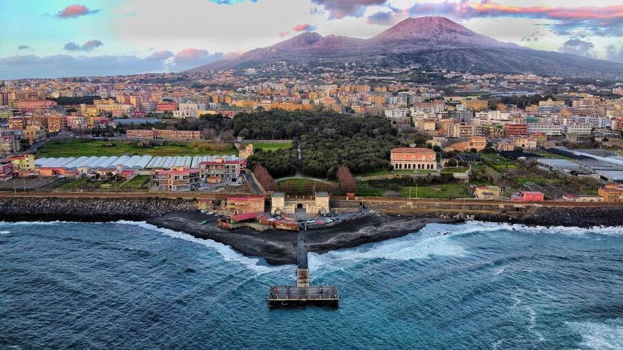 From Sorrento: Pompeii & Mt. Vesuvius Tour with Lunch & Wine - Why Pompeii and Vesuvius work well together