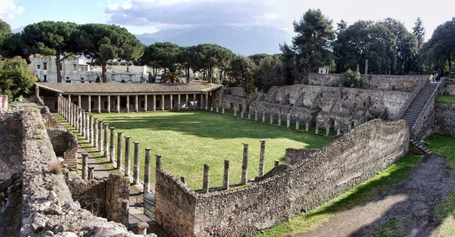 From Sorrento: Pompeii & Mt. Vesuvius Tour with Lunch & Wine - Pompeii with Maria, an archaeologist guide
