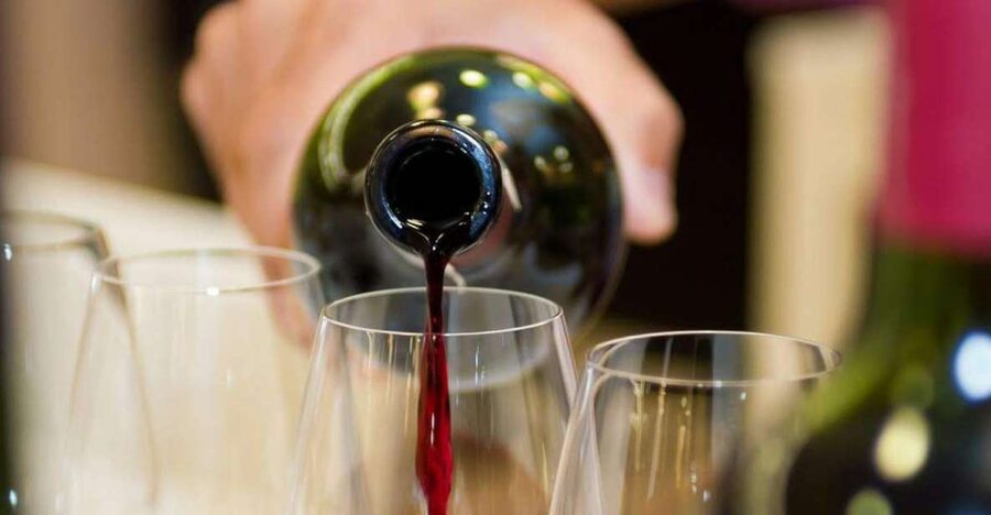 From Sorrento: Winery Tour, Tasting & Lunch - A vineyard visit that keeps things brief