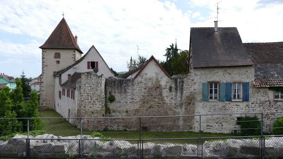 From Strasbourg: Medieval Villages & Wine Tasting Day Trip - Hunawihr and the wine tasting