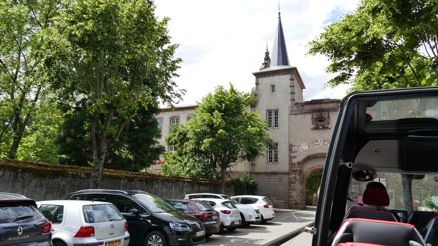 From Strasbourg: Medieval Villages & Wine Tasting Day Trip - The audio guide matters more than the French-speaking driver