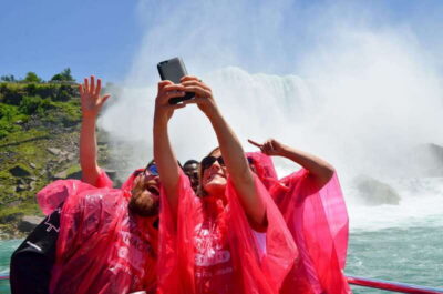 From Toronto: Niagara Falls Full-Day Bus Tour & Winery Stop