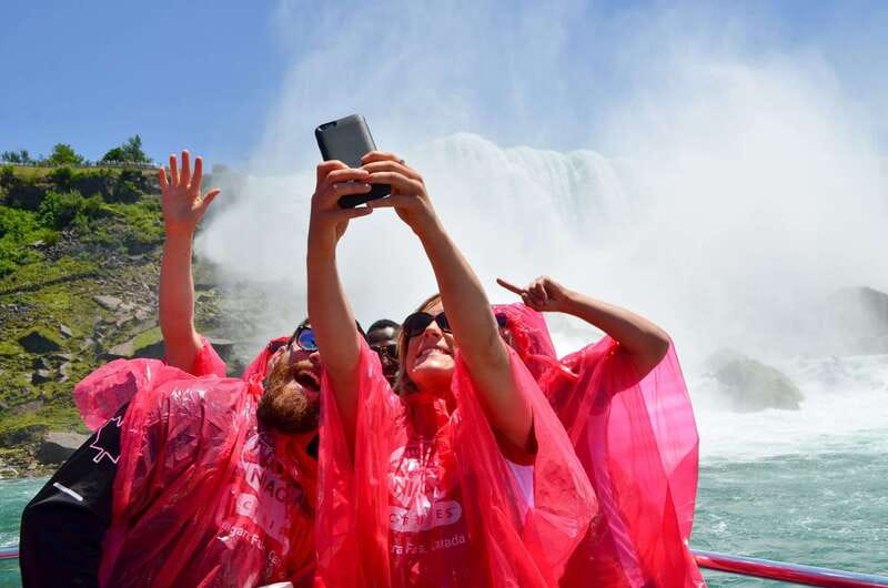 From Toronto: Niagara Falls Full-Day Bus Tour & Winery Stop - Meeting at Maple Leaf Square