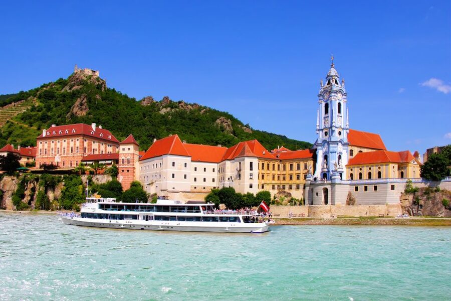 From Vienna: Wachau Valley Day Tour with Wine Tasting - What $234 buys you