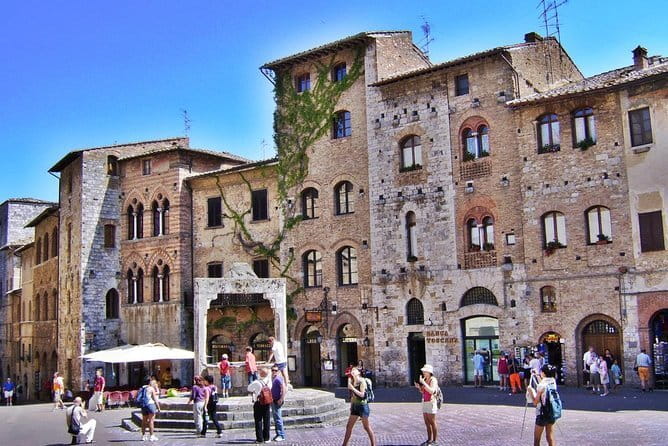 Full Day Tour to Val d'Orcia and Gladiator's Fields with Wines - The Madonna di Vitaleta and Gladiator country