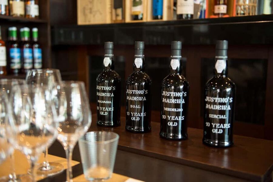 Funchal: Madeira Wine Tasting with Sommelier - What happens at Garden Grill