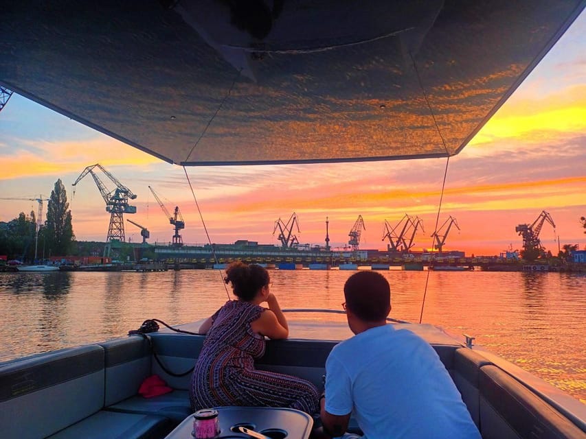 Gdańsk: Motława River Eco Cruise at Sunset with Prosecco - Five minutes on the Motława