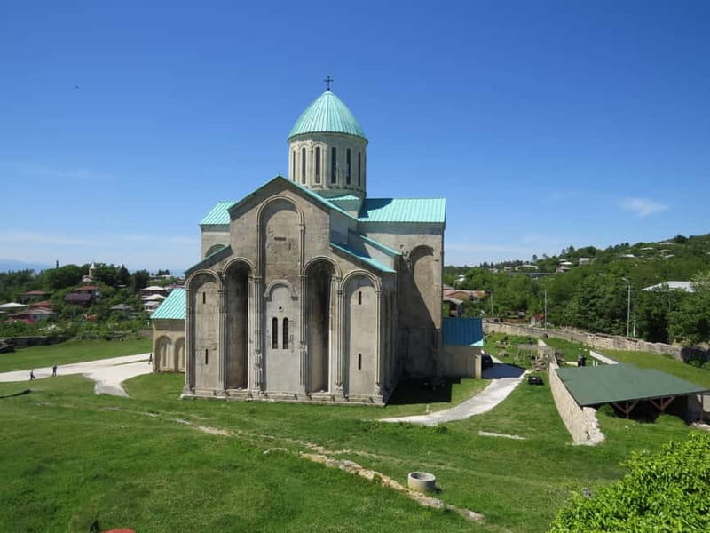 Gelati Momastery, Prometheus Cave, Sanatoriums and winetour - A full Georgian day from Kutaisi