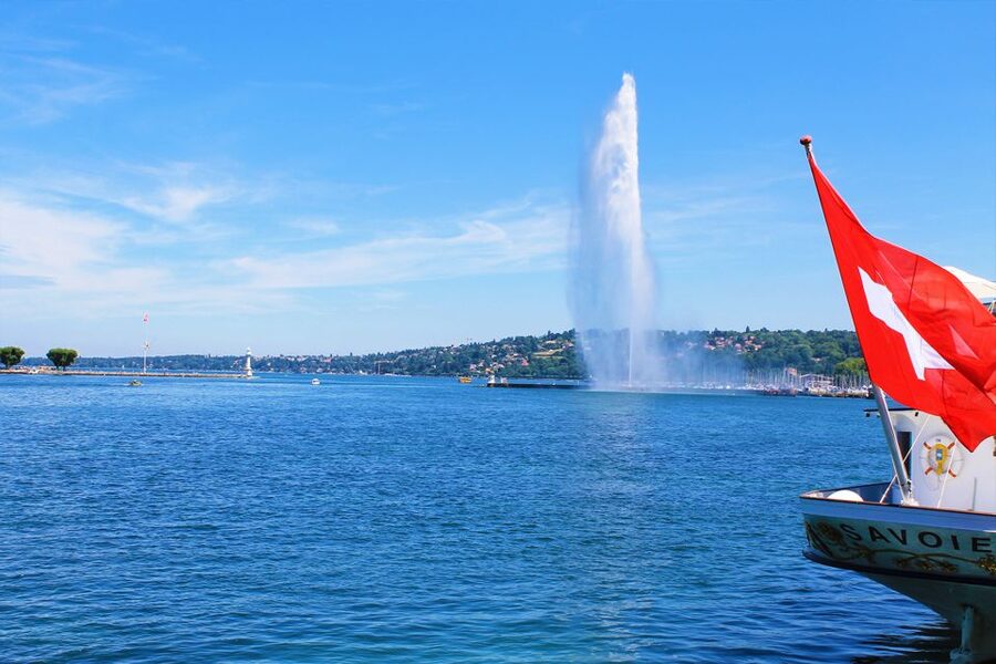 Geneva: Scenic Lake Cruise with Snacks and Wine - The guide makes the difference