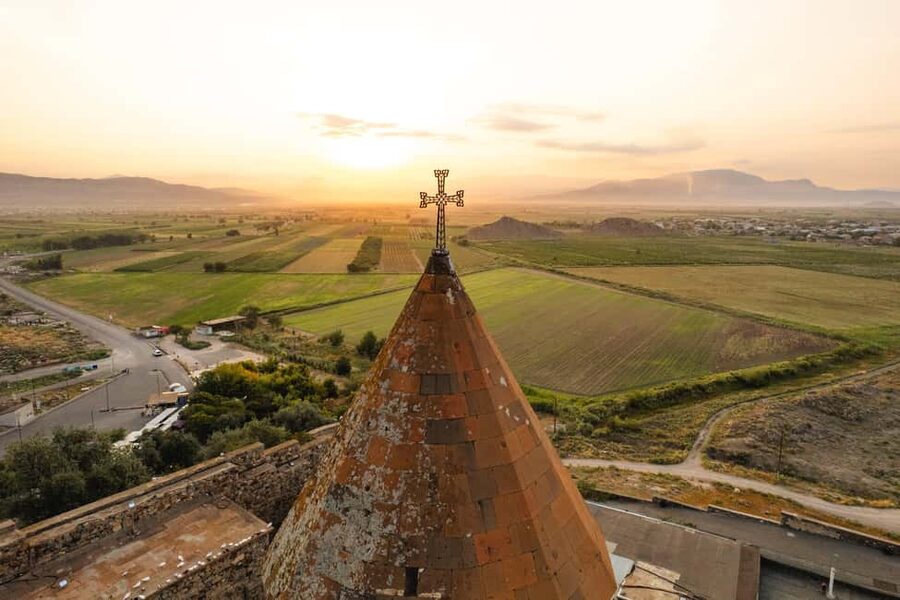 Group tour: Khor Virap, Noravank, Jermuk, Areni wine tasting - Noravank among the red cliffs