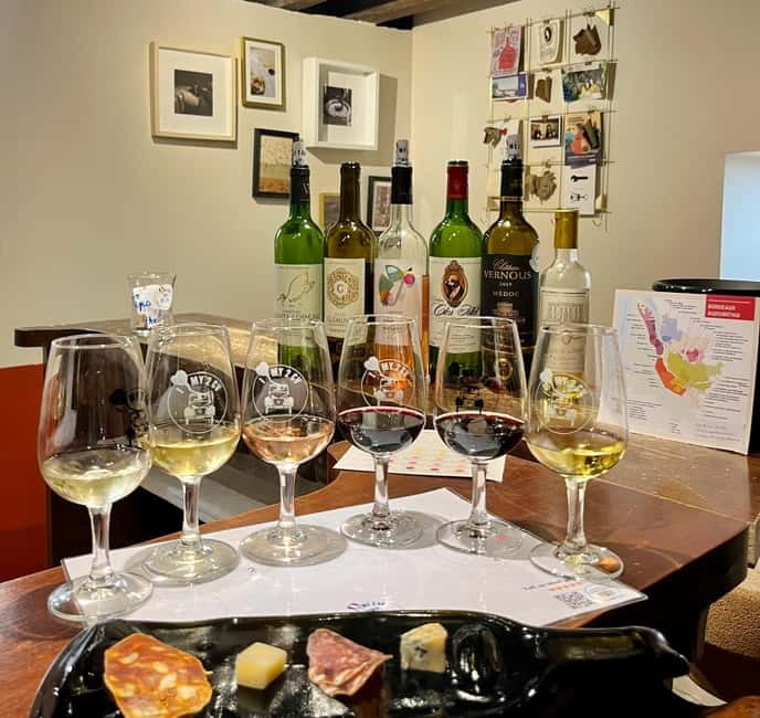 Guided Bordeaux Wine Tasting Class with 6 Wines and pairings - Entering the discreet tasting room at N25