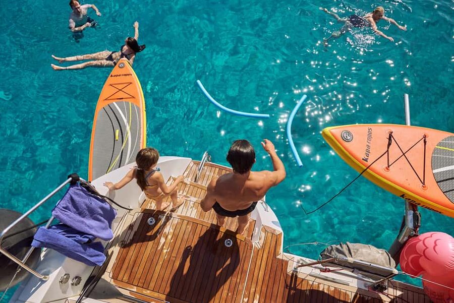 Heraklion: Dia Island Catamaran Cruise with Dinner and Wine - The hour-long crossing to Dia Island