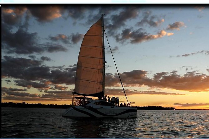 Hervey Bay Champagne Sunset Sail - Sunset over Hervey Bay and Fraser Island