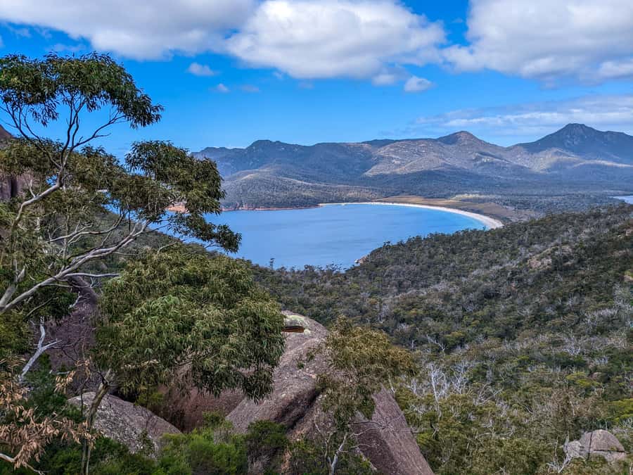 Hobart: Wineglass Bay & Freycinet National Park Active Tour - Honeymoon Bay, a good place for lunch