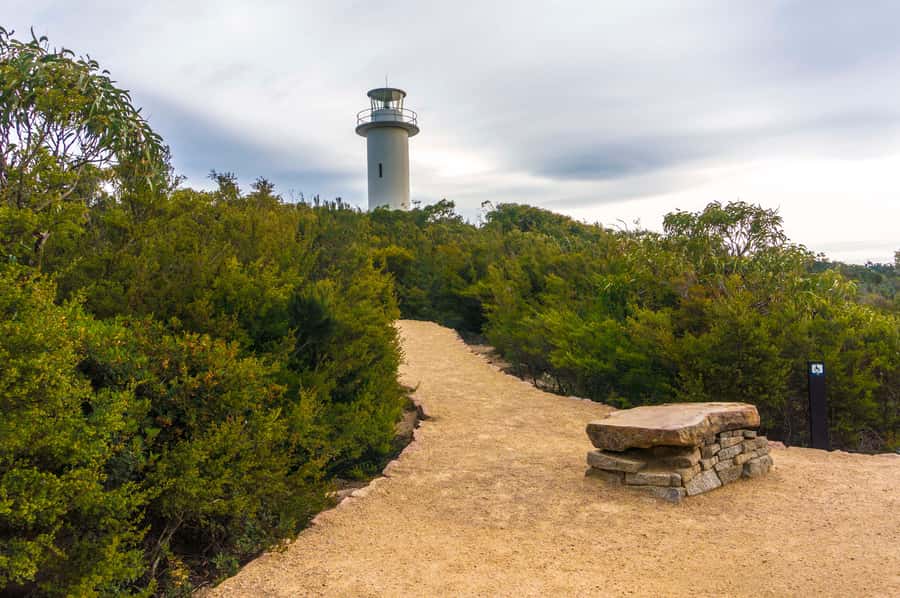 Hobart: Wineglass Bay, Freycinet Park, and Richmond Tour - Devil’s Corner for wine, seafood, and a proper break
