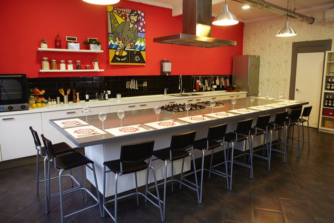 Interactive Paella & Market: Bottomless Wine & Rambla Views - Who will enjoy this class most?