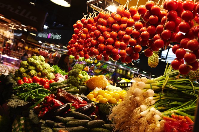 Interactive Paella & Market: Bottomless Wine & Rambla Views - Walking through La Boqueria with a chef