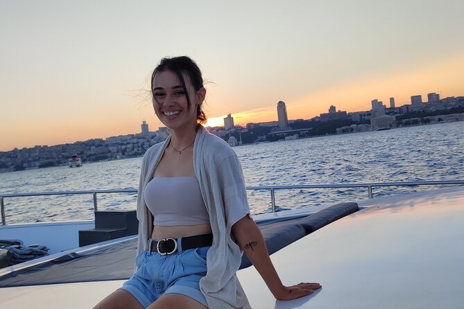Istanbul Bosphorus Sunset Cruise with Wine on a Luxury Yacht - What you get with the wine and snacks