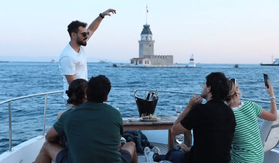 Istanbul: Small Group Yacht Tour with Unlimited Wine - Dolmabahçe and Çırağan Palaces