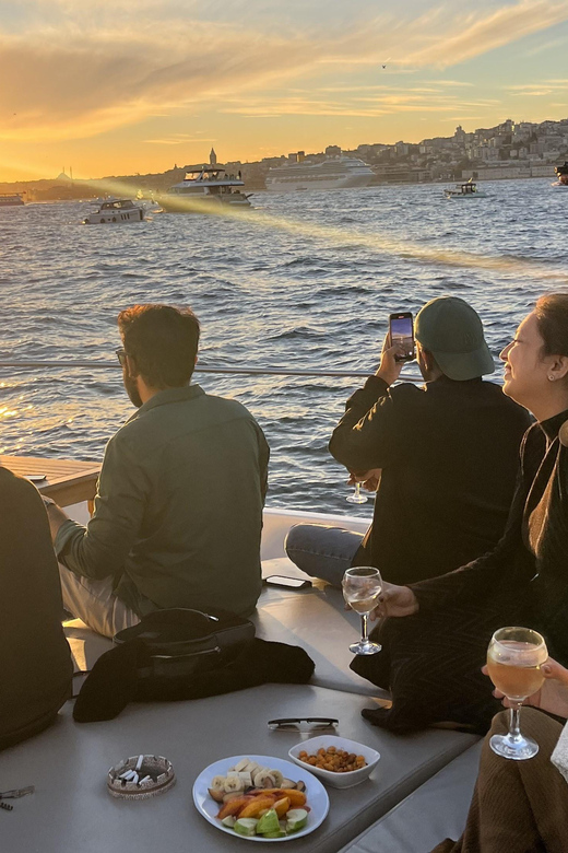 Istanbul: Small Group Yacht Tour with Unlimited Wine - Leaving Karaköy and following the Golden Horn