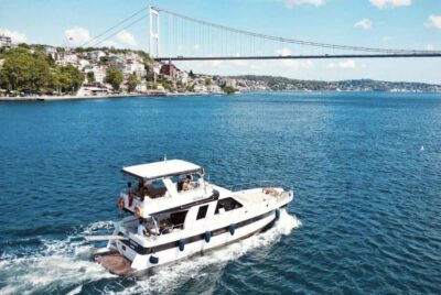 Istanbul: Small Group Yacht Tour with Unlimited Wine