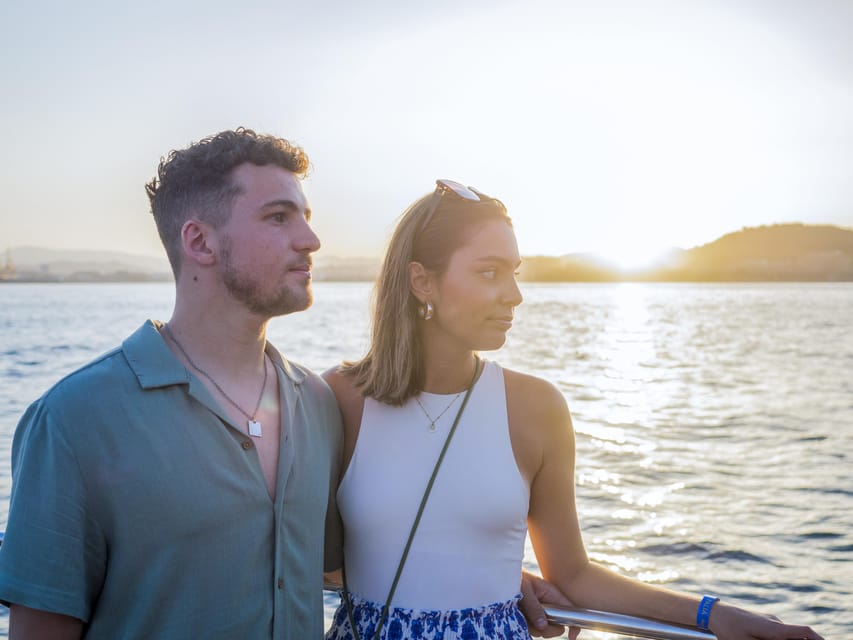 Jávea: 90-Minute Sunset Cruise with Glass of Cava - Setting sail from Jávea’s Green Lighthouse
