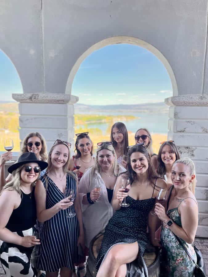 Kelowna: West Kelowna Half Day Guided Wine Tour - Guides who shape the day