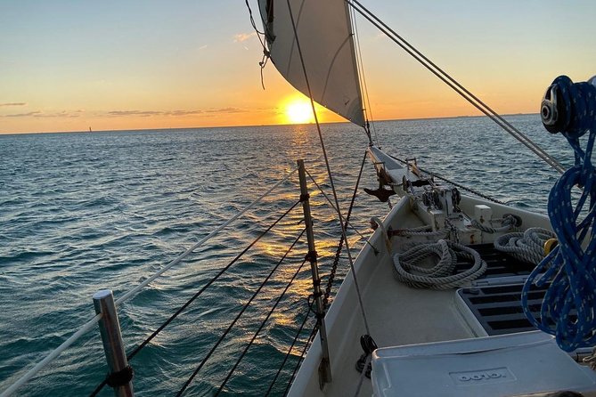 Key West Small-Group Sunset Sail with Wine and Hors d'oeuvres - Hors d’oeuvres that suit a moving boat