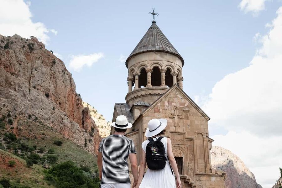 Khor Virap, Noravank and Birds' Cave Trip with Wine Tasting - Noravank beneath the red cliffs