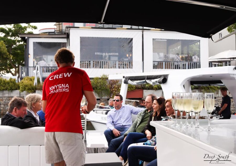 Knysna Lagoon: Boat Cruise with Oyster & White Wine Tasting - What the guides add to the cruise