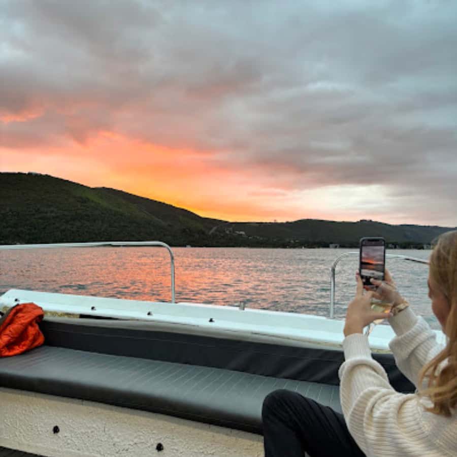 Knysna: Wine & Oyster Luxury Lounger Sunset Cruise - A slow cruise across Knysna Lagoon
