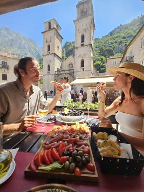 Kotor: Private Walking Tour with Wine and Food Tasting - What the one-hour Old Town walk covers