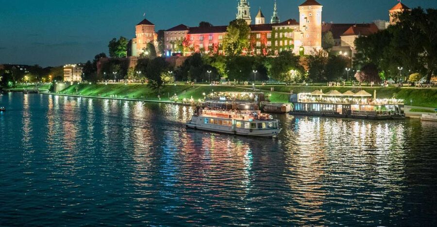 Krakow: Evening Cruise with a Glass of Wine - Why Krakow looks different from the Vistula