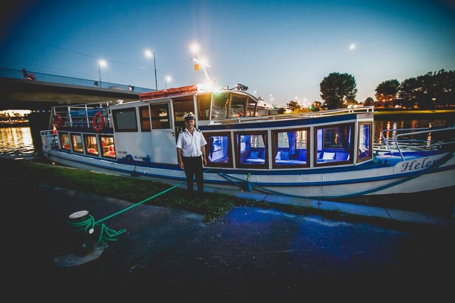 Krakow: Evening Cruise with a Glass of Wine - Podgórze, Cricoteka, and the views from the deck