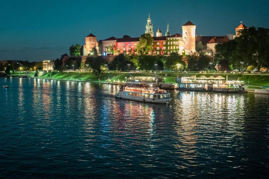 Krakow: Evening Cruise with a Glass of Wine - Finding the Kapitan Victor pier by Wawel Castle