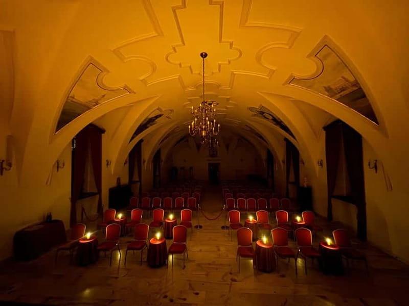 Krakow: Piano Trio Chopin & Friends Concert VIP with Wine - The wine and VIP question