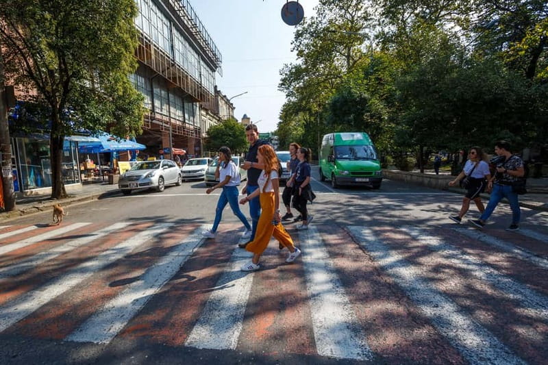 Kutaisi walking tour with A GLASS OF FINE WINE - Park of Love and the Golden marquee palace