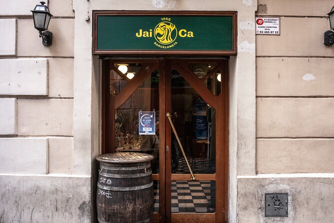 La Barceloneta Tapas & Wine & Drinks Tour in Barcelona - Timing, meeting point, and group size