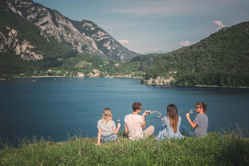 Lake Ledro: wine Pic Nic with stunning Lake View - What goes into the basket for two