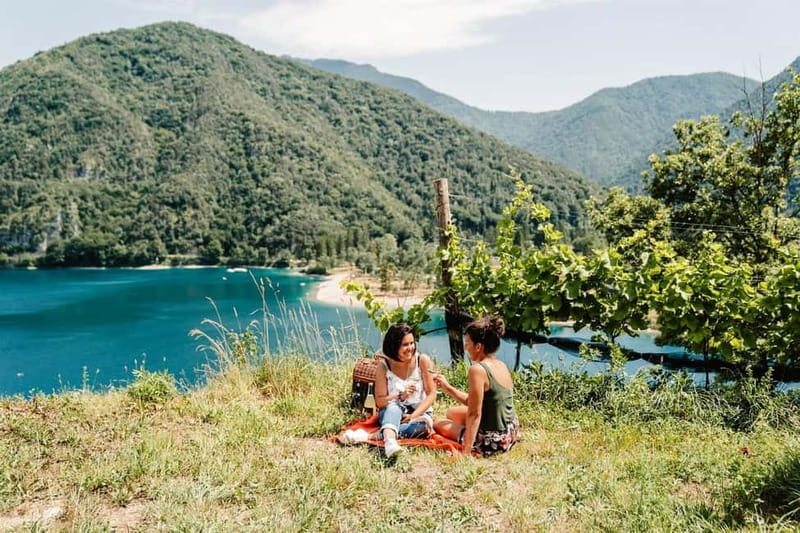 Lake Ledro: wine Pic Nic with stunning Lake View - Who will enjoy this most
