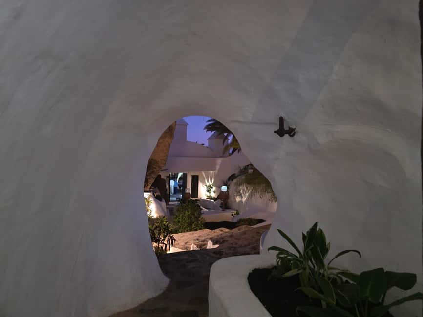 Lanzarote: Evening Tapas, Winery & Lagomar Experience - Tapas in a Canarian village