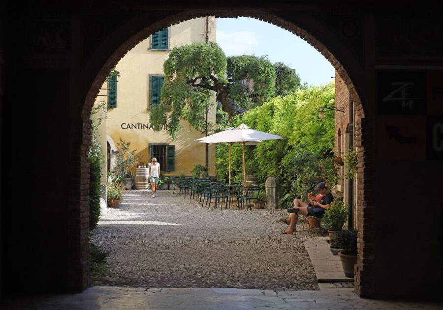 Lazise: Historical Center Wine Tasting Tour - Three reds: Syrah, Così, and Ettore