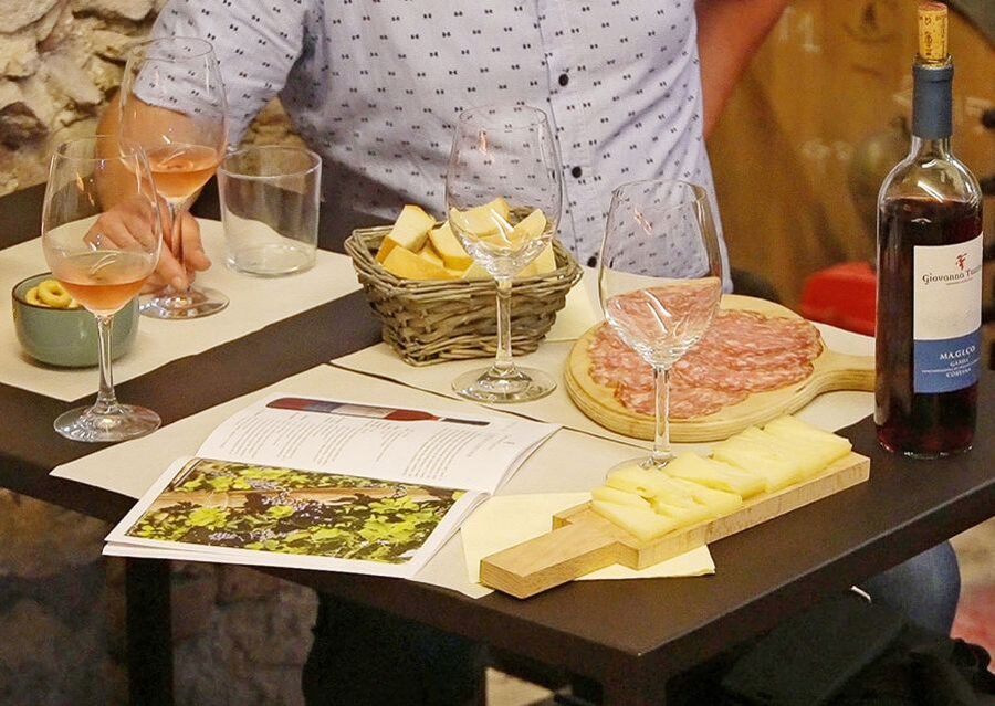 Lazise: Historical Center Wine Tasting Tour - Why the 10-person limit matters