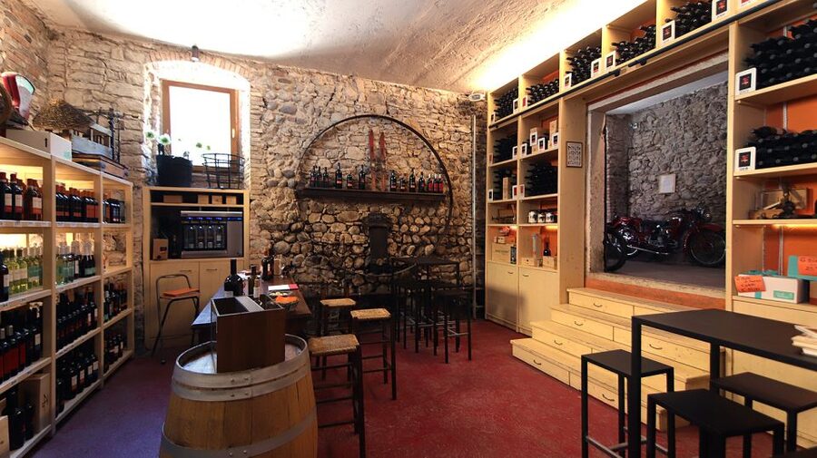 Lazise: Historical Center Wine Tasting Tour - Who will enjoy this tasting most